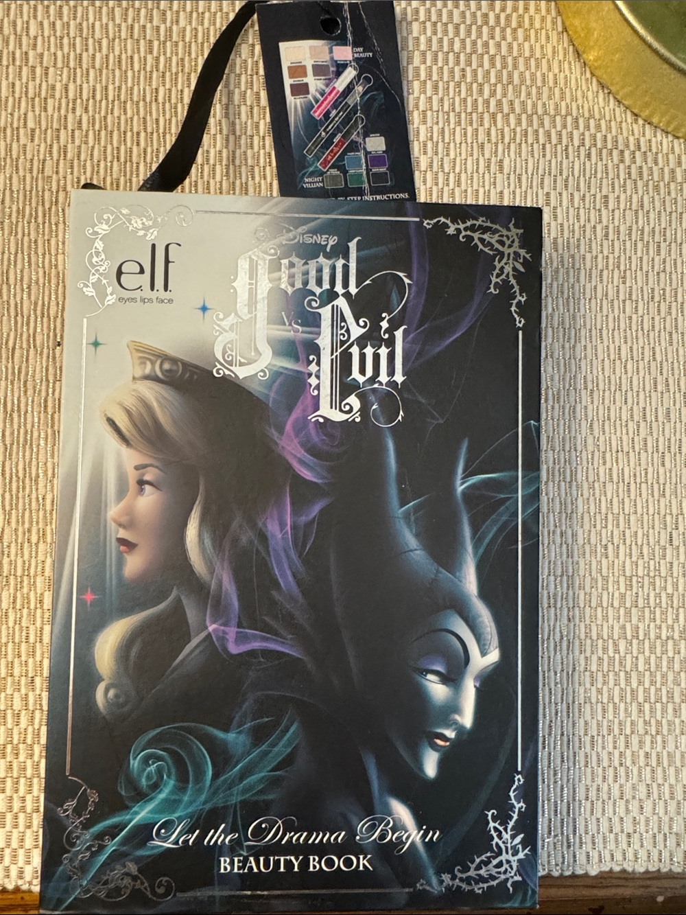 e.l.f. Disney Good vs Evil Beauty Book - sleeping beauty/maleficent